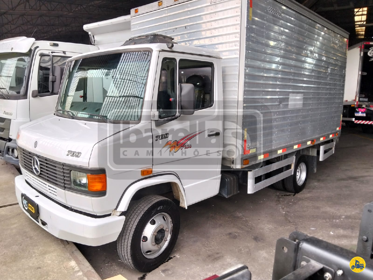 CAMINHAO MERCEDES-BENZ MB 710 Baú Furgão 3/4 4x2 Barella Caminhões OSASCO SÃO PAULO SP